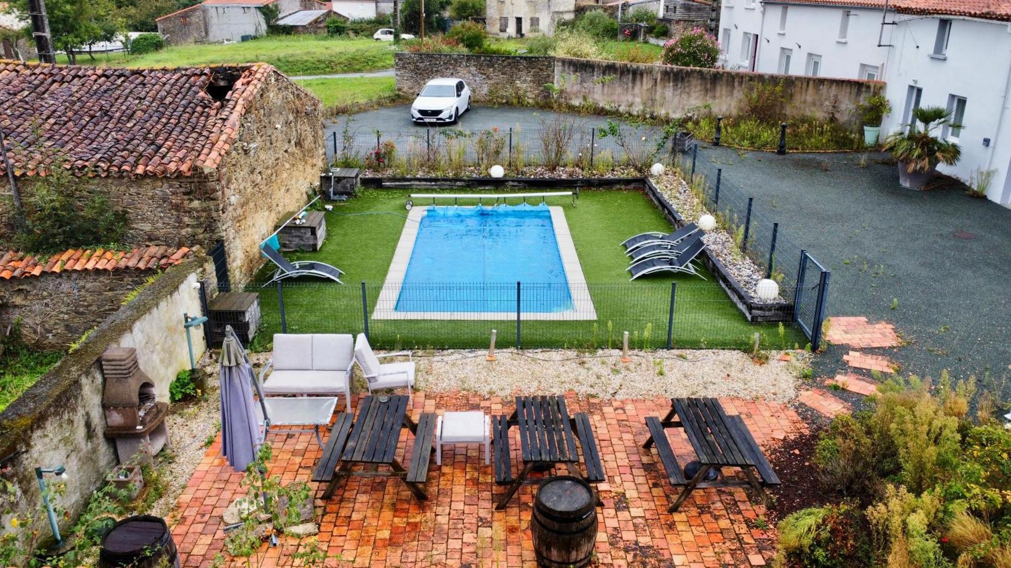 Domaine Des 5 Roses - Rose Rouge Lägenhet La Guierche Exteriör bild