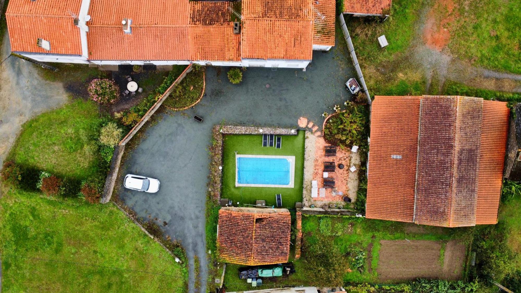 Domaine Des 5 Roses - Rose Rouge Lägenhet La Guierche Exteriör bild